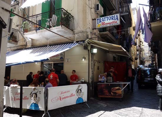 Napoli Lunch nennela.jpg